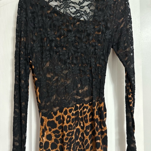 Leopard print and lace dress - Picture 2 of 8